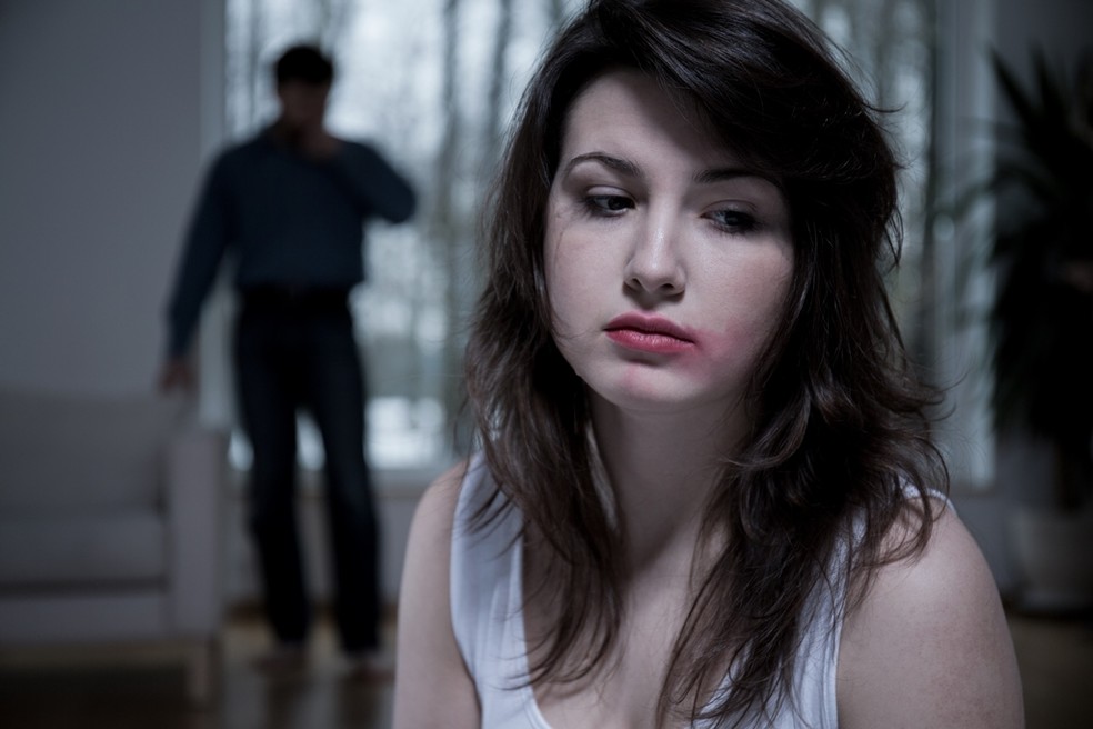 40% das mulheres dizem que já foram xingadas ou ouviram gritos em ambiente de trabalho contra 13% dos homens, diz pesquisa